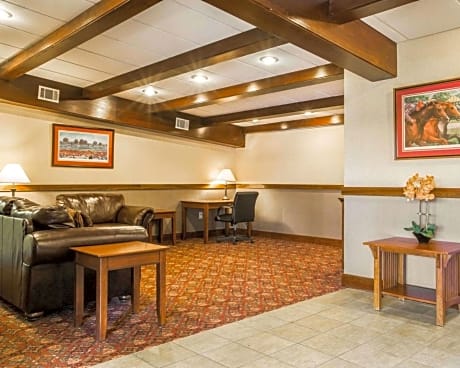 Clarion Inn & Suites Lake George