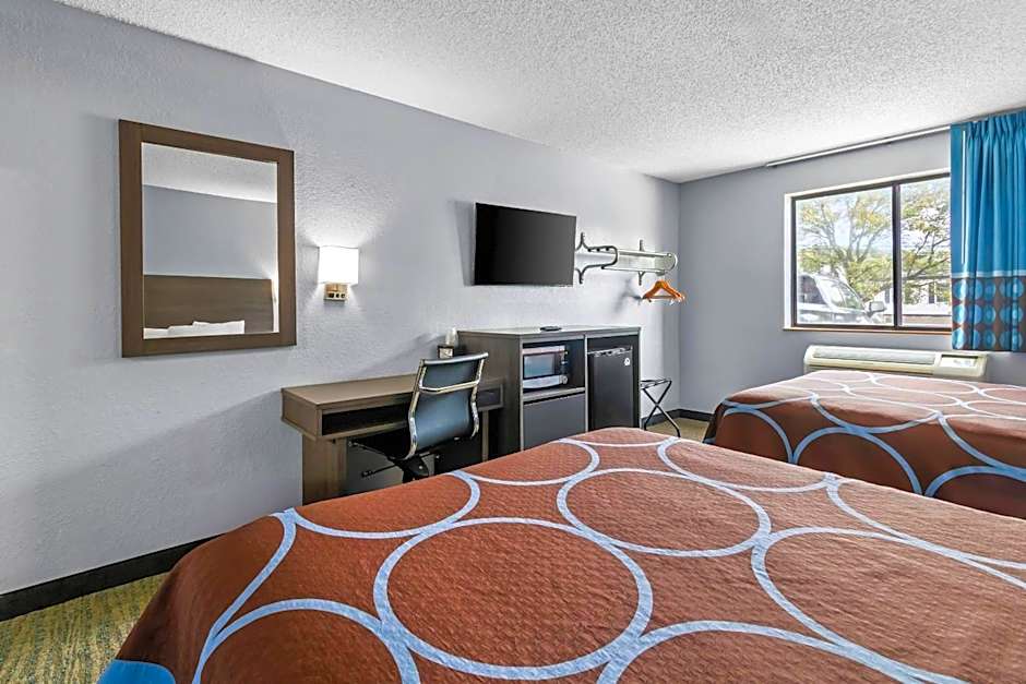 Rodeway Inn Delmont