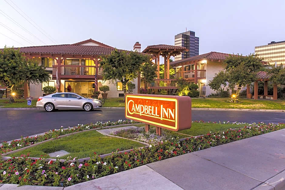 Foto 1 dari 35 — Campbell Inn Hotel