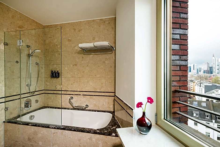 Lindner Hotel Frankfurt Main Plaza, part of JdV by Hyatt