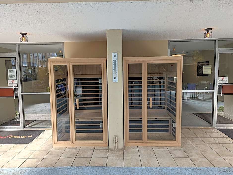 Red Roof Inn PLUS+ Wichita East