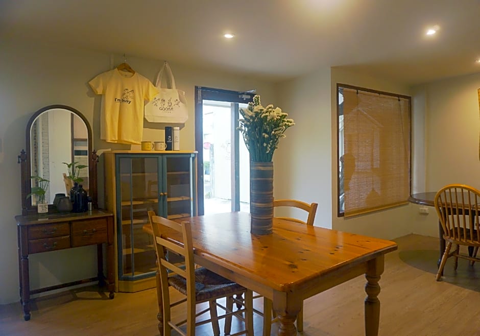 THE GOOSE HOUSE UBON