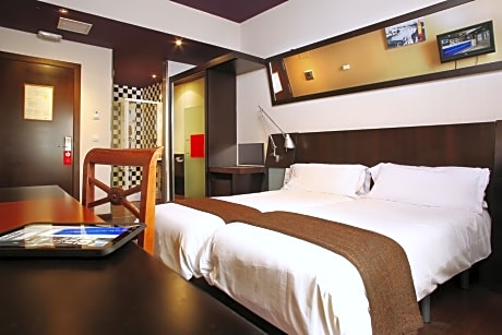 Double or Twin Room (1-2 Adults)