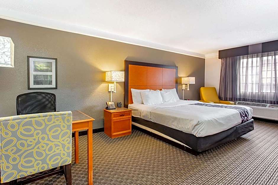 La Quinta Inn & Suites by Wyndham Champaign