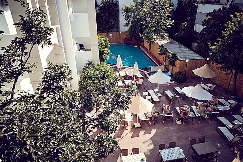 Two Seas Hotel