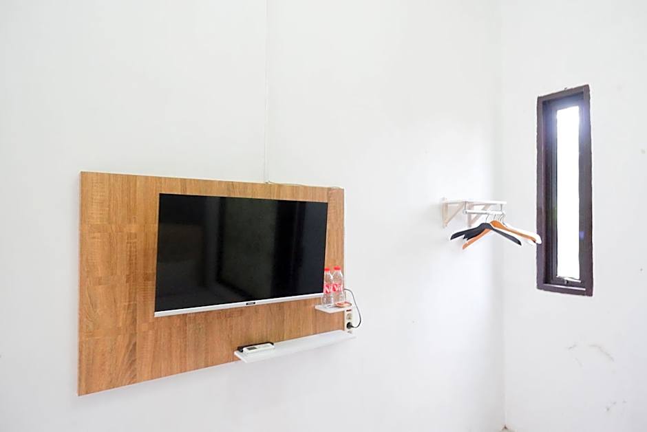 RedDoorz Syariah near Alun Alun Kajen