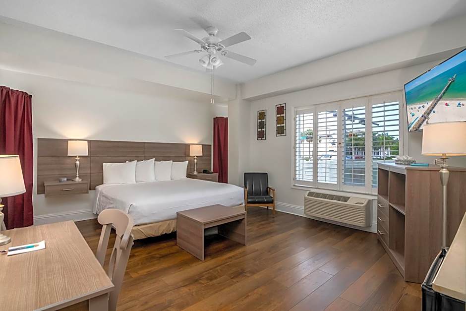 Naples Park Central Hotel