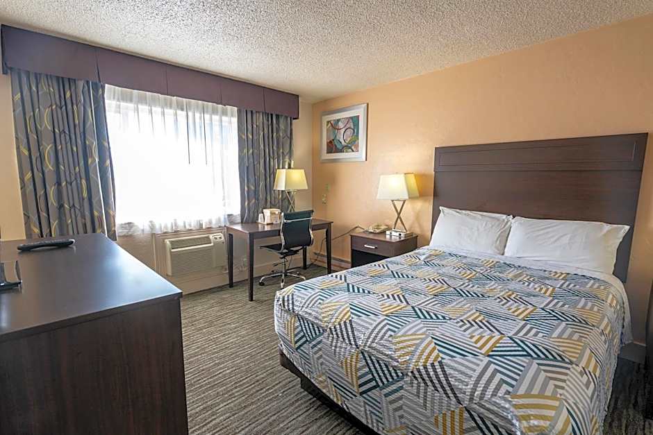 Photo 1 of 1 of 1 Queen Bed