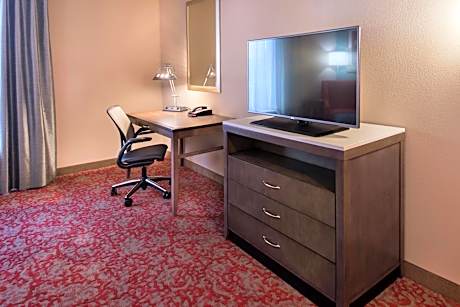 King Room with Tub - Mobility and Hearing Access