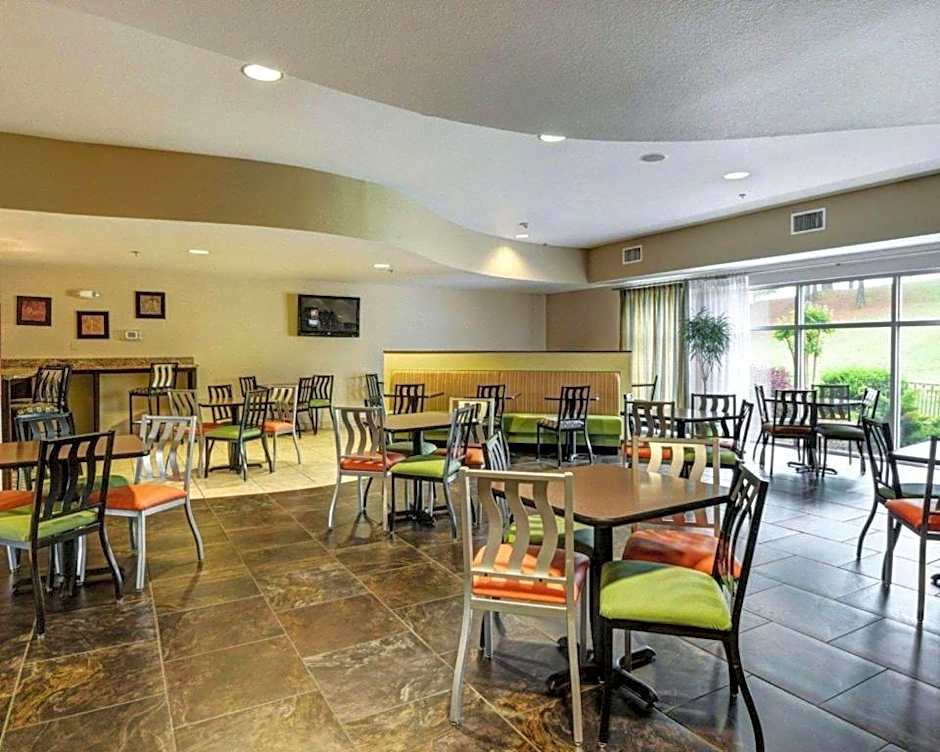 Comfort Suites near Hot Springs Park