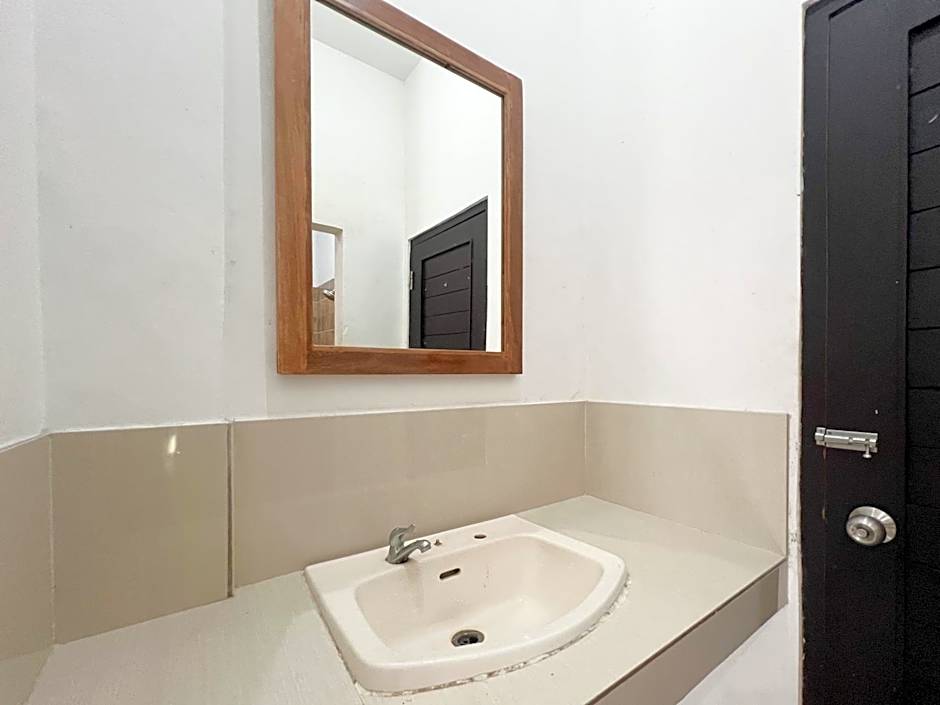 Kanha Homestay near Pantai Pandawa RedPartner
