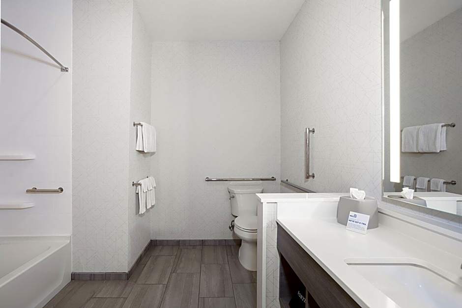 Photo 1 of 5 of 1 Bedroom Suite, Mobility Accessible, Bathtub