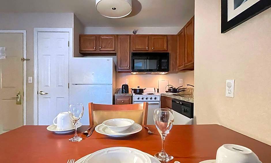 Smart Suites, Ascend Hotel Collection