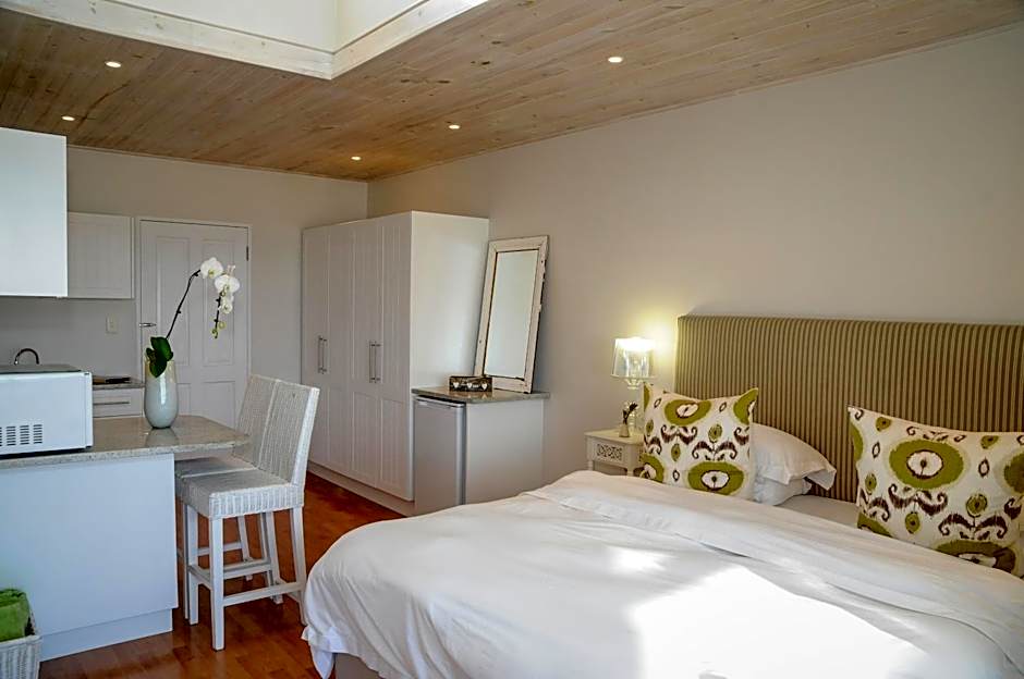 Singing Kettle Beach Lodge