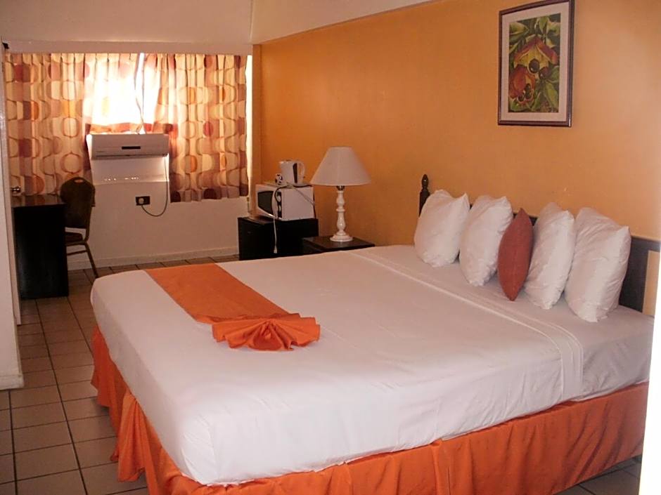 Pineapple Court Hotel