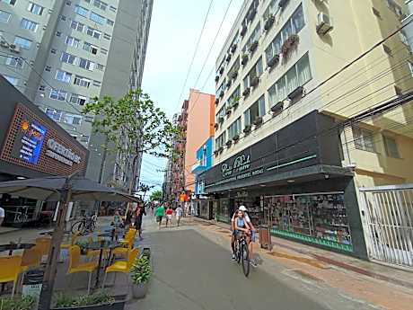 CA01- Apto na Quadra-mar da Praia Central com garagem