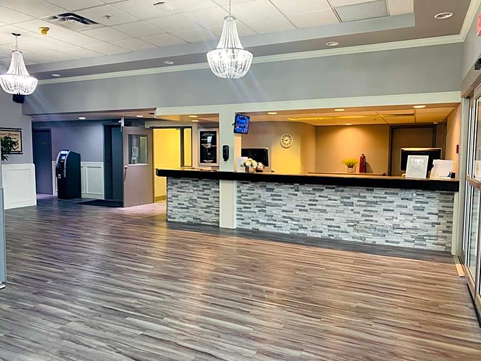 Ramada by Wyndham Red Deer Hotel and Suites