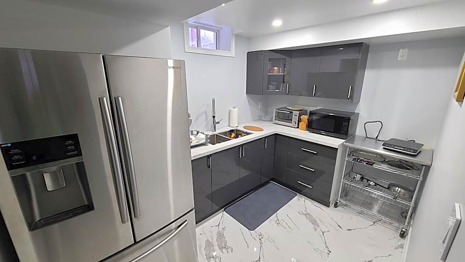 LUXURY 2-BEDROOMS UNIT WITH WIFI, LDR & PARKING.