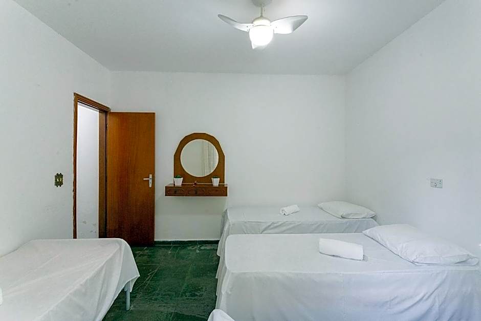 Piscina, jardim, área gourmet e vista arborizada