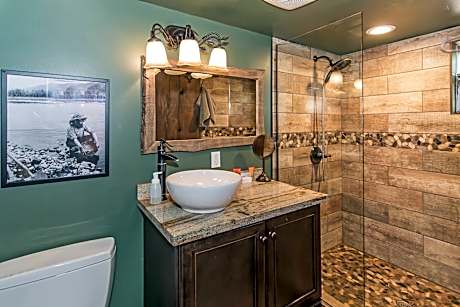 One Bedroom Cabin with Kitchen #6