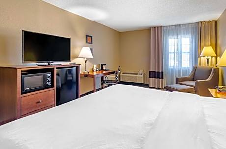 Comfort Inn & Suites Raphine - Lexington near I-81 and I-64