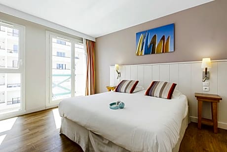 Superior Two-Bedroom Apartment with Balcony (6 People)