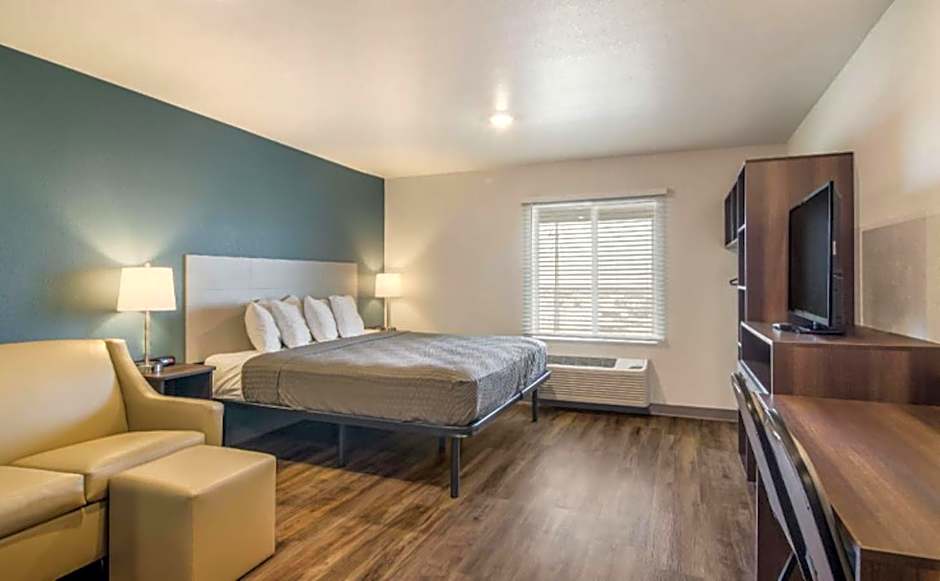 WoodSpring Suites Denver Commerce City