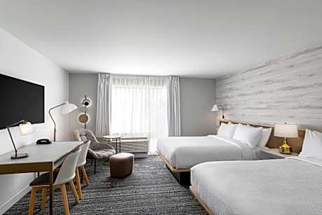 Studio with Two Queen Beds