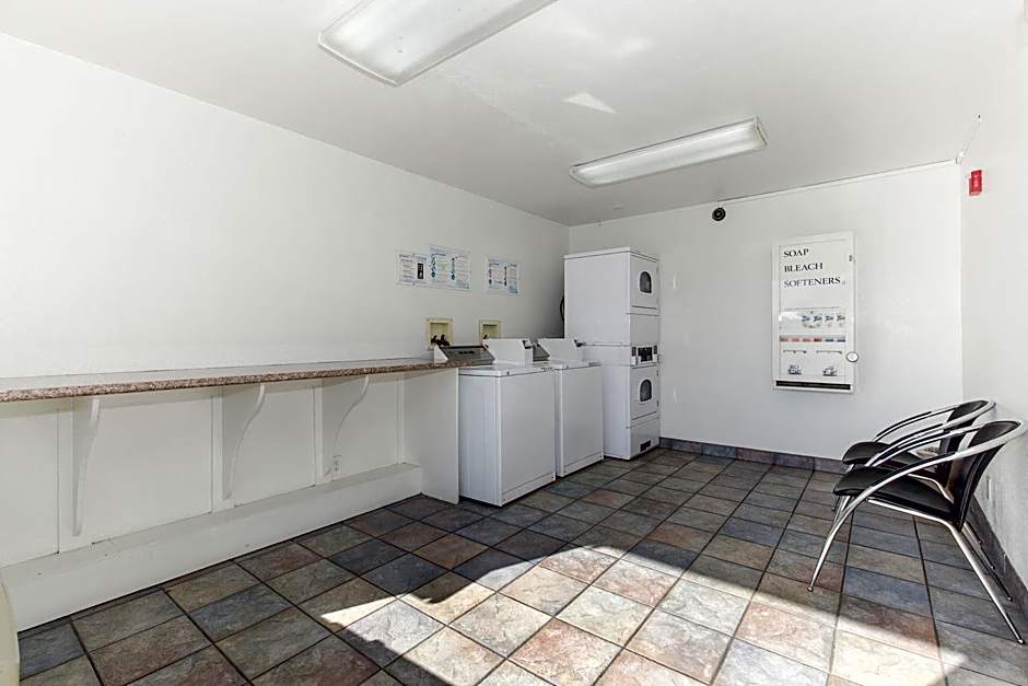 Motel 6 Hayward, CA- Silicon Valley Gateway