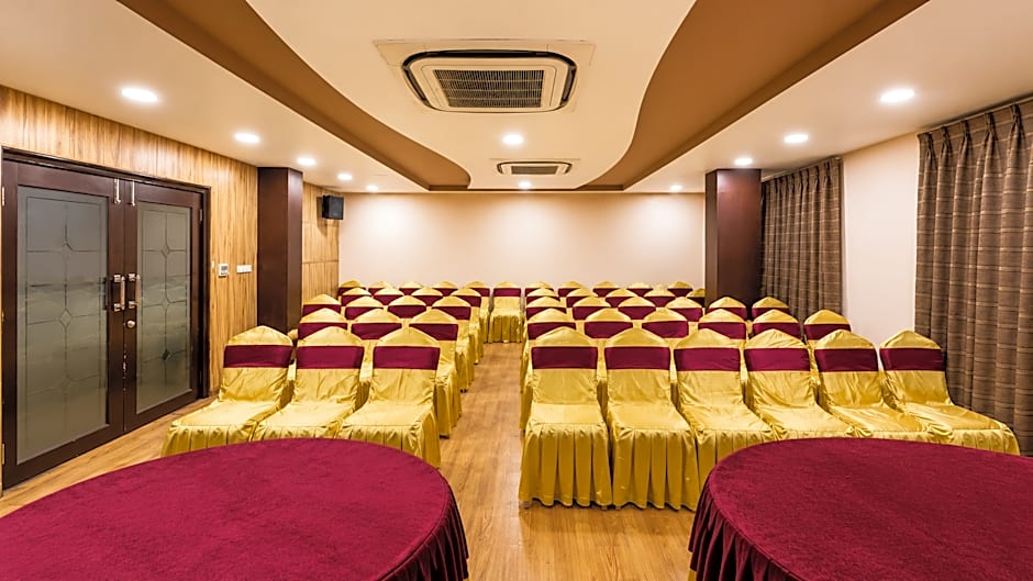 Royal Palm - Hotel Near Udaipur Railway Station