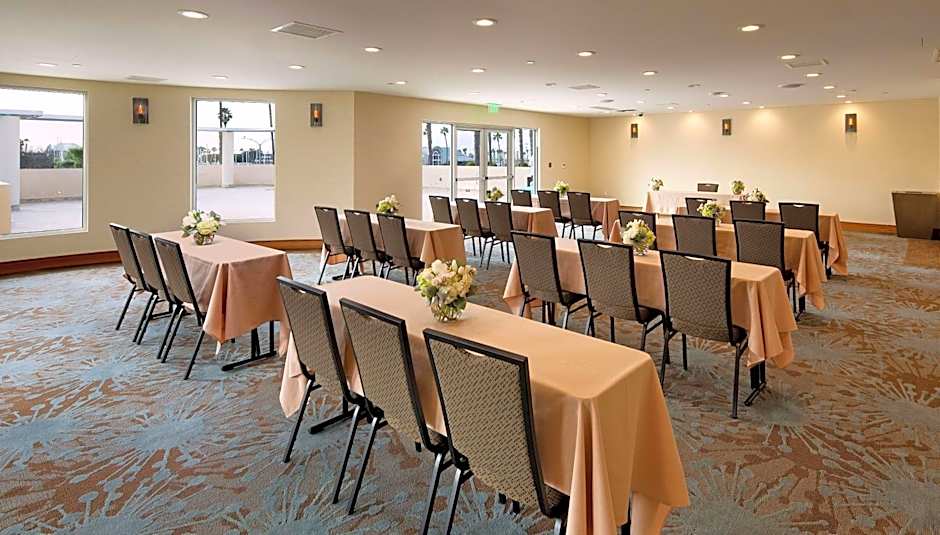 Redondo Beach Hotel, Tapestry Collection by Hilton