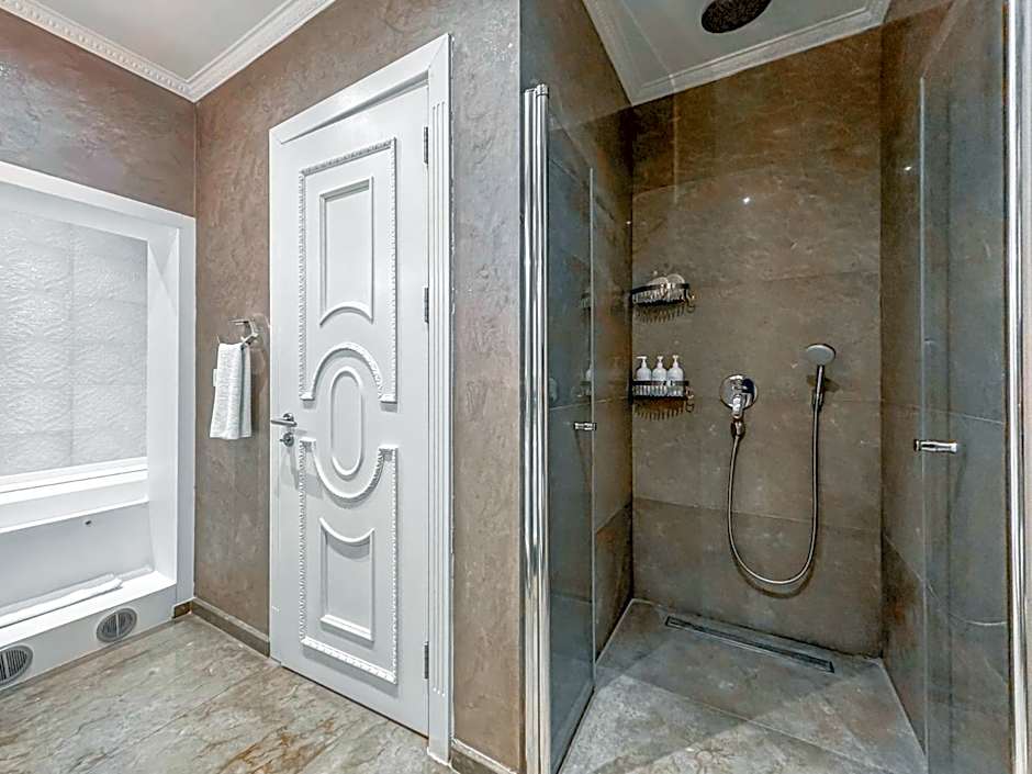 Ena Boutique Hotel & Residences