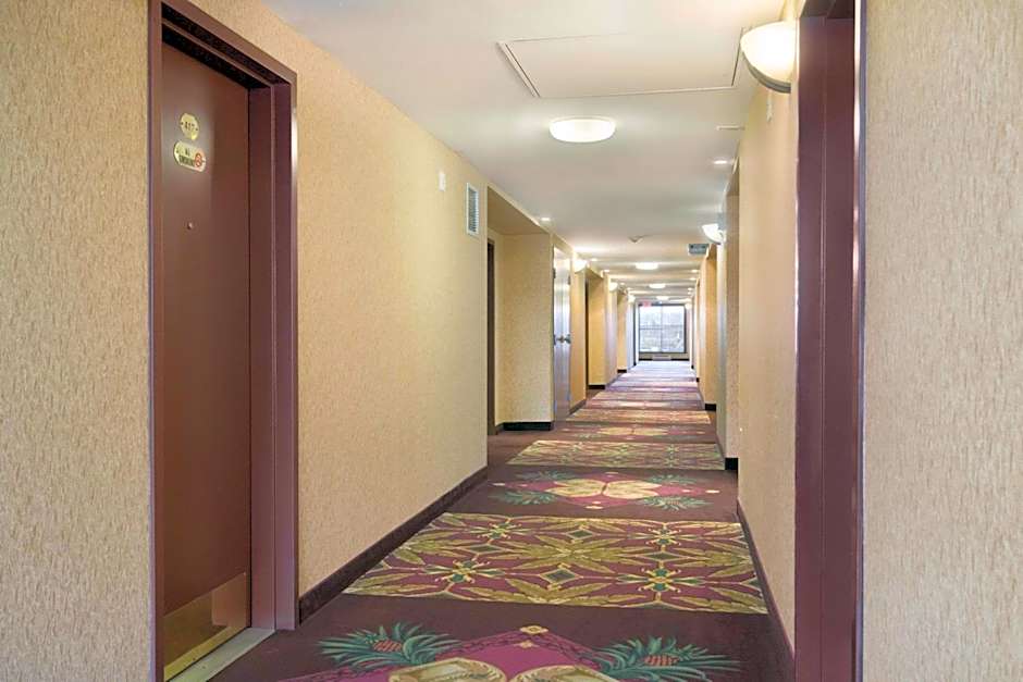 Days Inn & Suites by Wyndham Langley