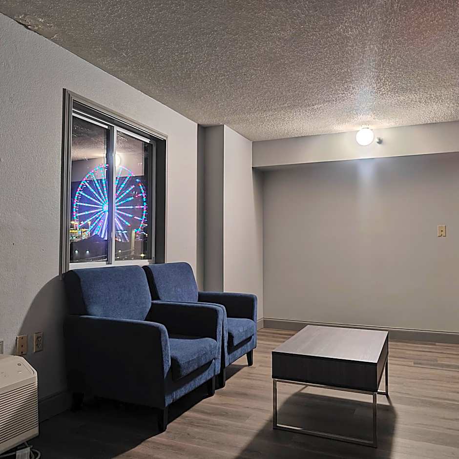 Mountain Vista Inn & Suites - Walking Distance to the Island