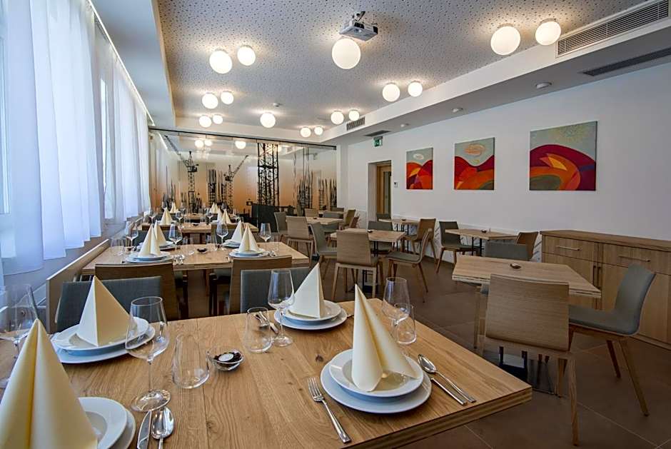 HOTEL A RESTAURACE U STAVAŘE