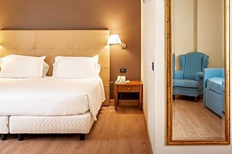 Queen Suite with Spa Bath