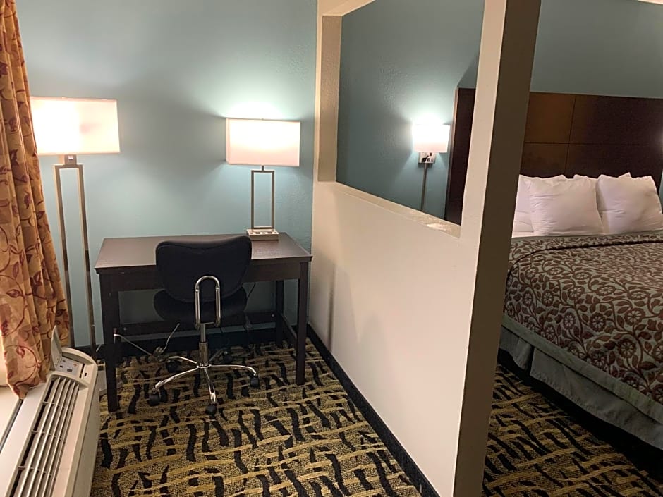 Days Inn & Suites by Wyndham Collierville Germantown Area
