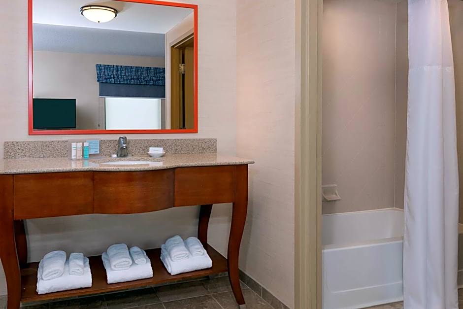 Hampton Inn By Hilton Springfield South Enfield