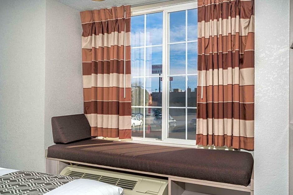 Microtel Inn & Suites by Wyndham Rochester North Mayo Clinic