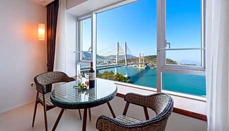 Double Ocean Bridge View