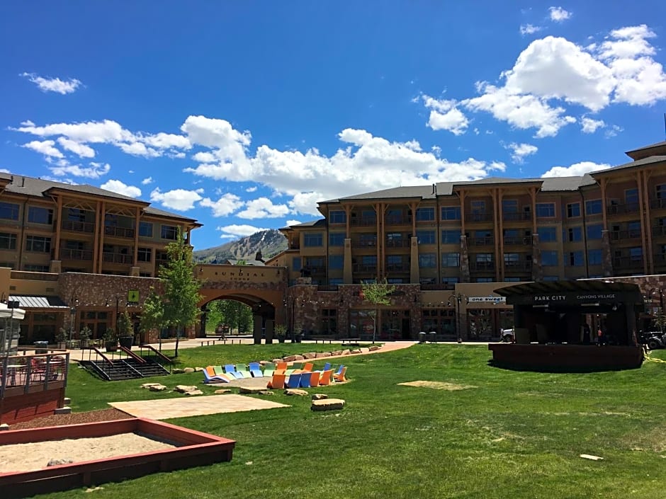 Sundial Lodge Larger Penthouse by Canyons Village Rentals