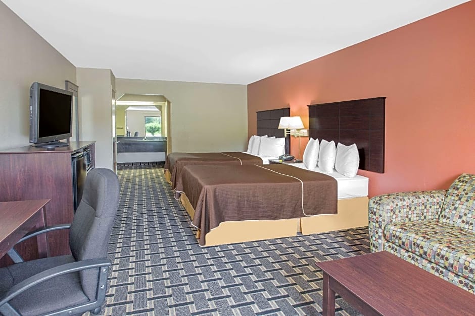 Days Inn & Suites by Wyndham Pine Bluff