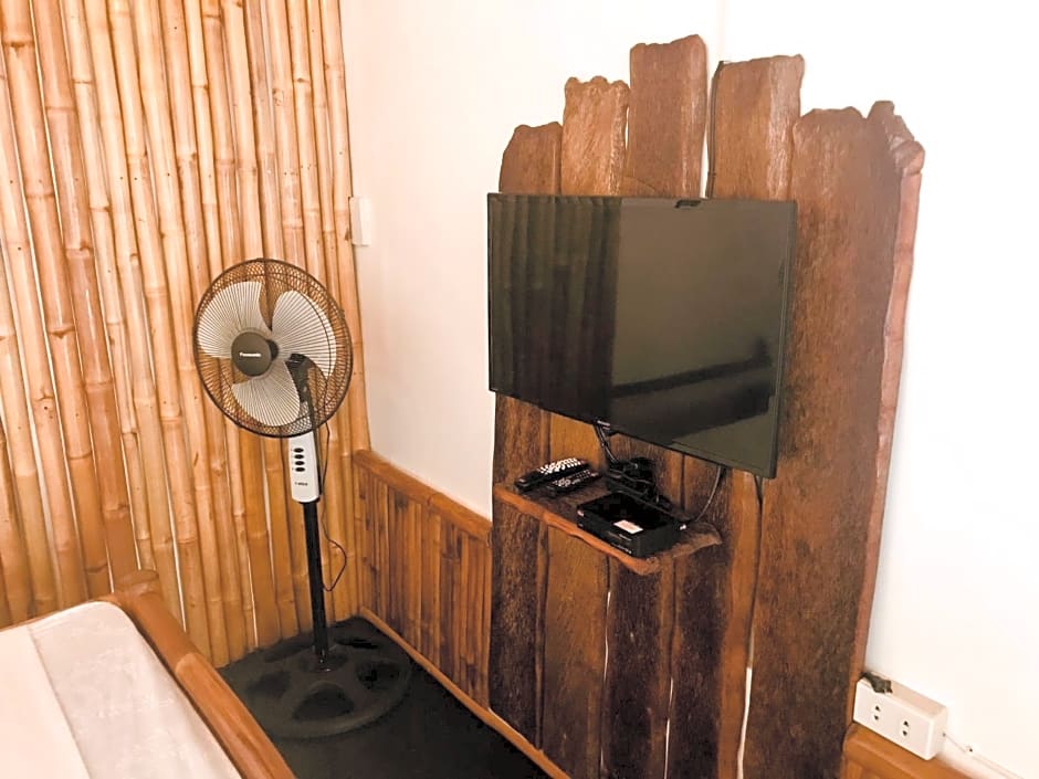 Everyday Sunday Hotel & Cafe