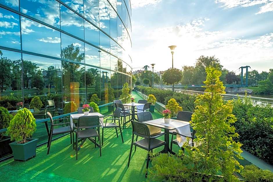 HP Park Plaza