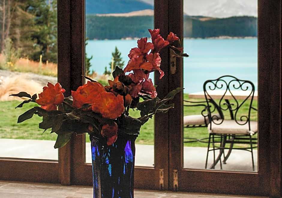 Mt Cook Lakeside Retreat