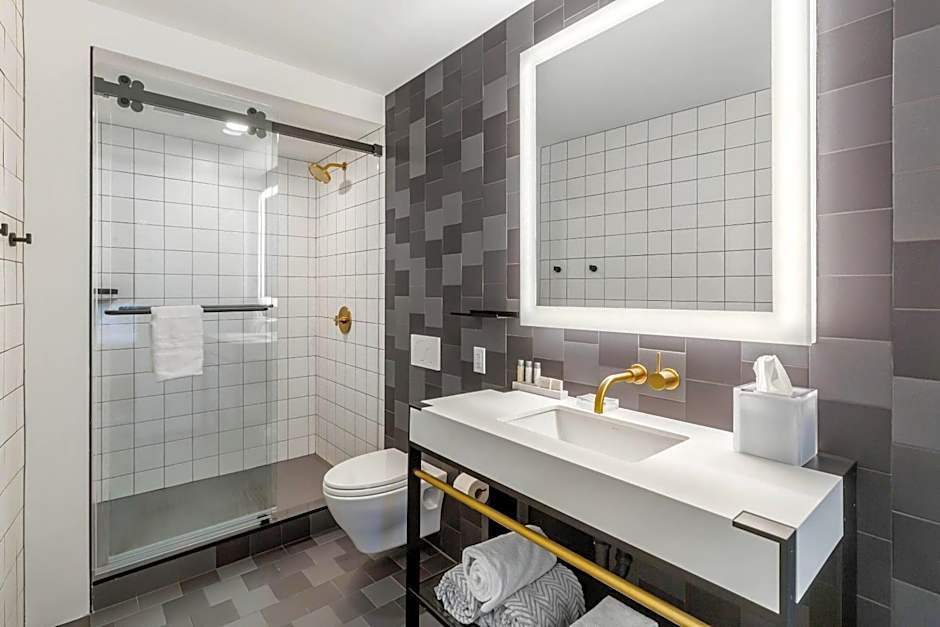 Cambria Hotel Boston Downtown-Seaport