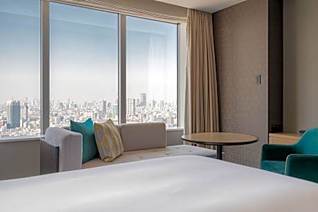 Classic King Room with City View