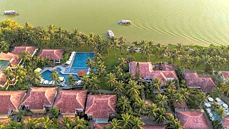 Vinh Hung Riverside Resort & Spa