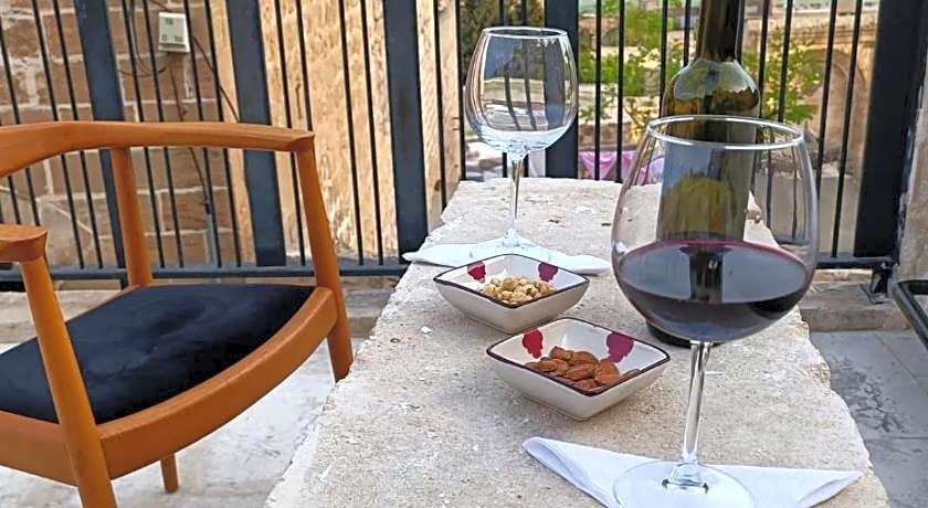 TUĞMANER  Small House AJAR