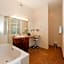 Timeout City Hotel, 5 min to city center, Self Check In